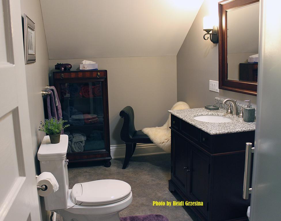 Talwood Manor B&B Port Colborne Room photo