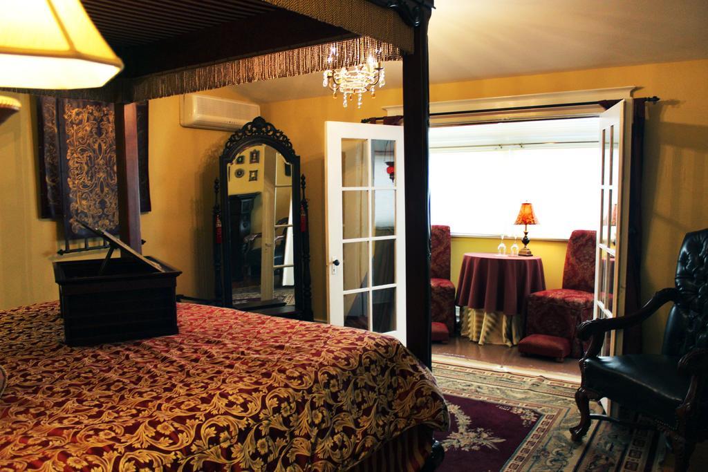 Talwood Manor B&B Port Colborne Room photo
