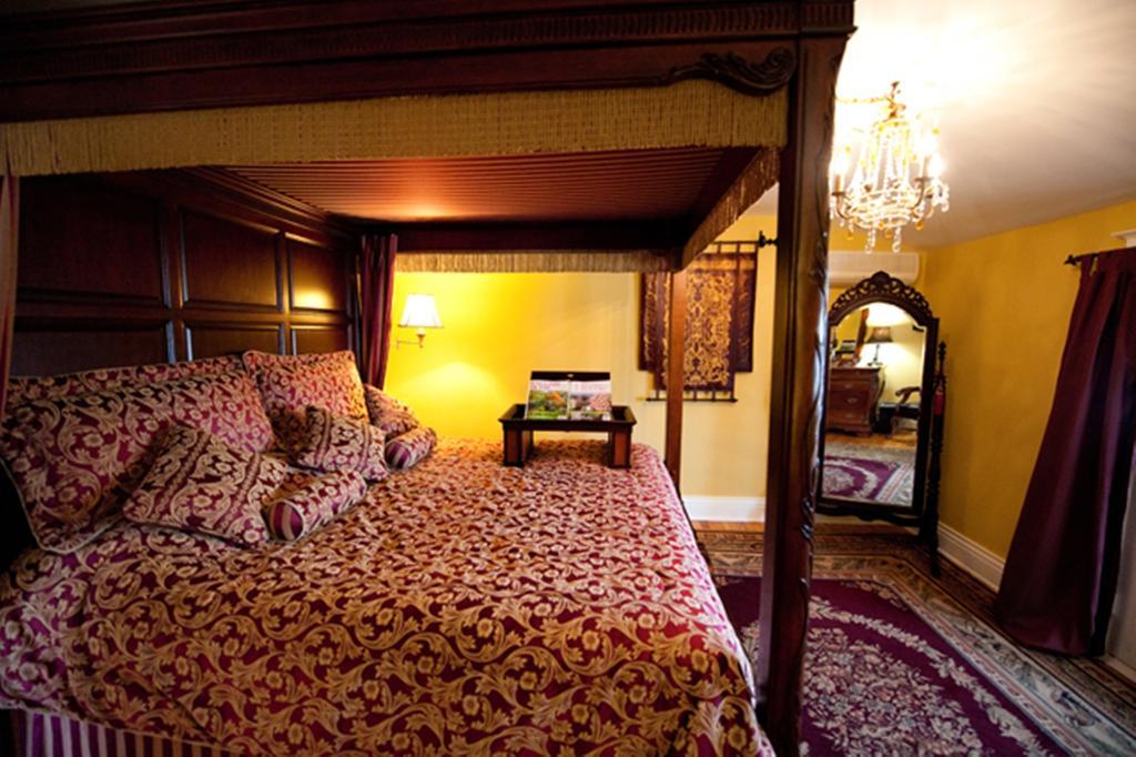 Talwood Manor B&B Port Colborne Room photo